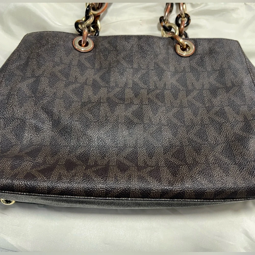 Micheal Kors Signature Tote - Picture 13 of 14